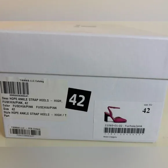 NIB Tiannia Barnes HOPE ANKLE STRAP HIGH HEELS IN PINK